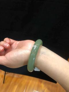 正宗和田玉晴水湖水绿圆条轮胎手镯玉镯